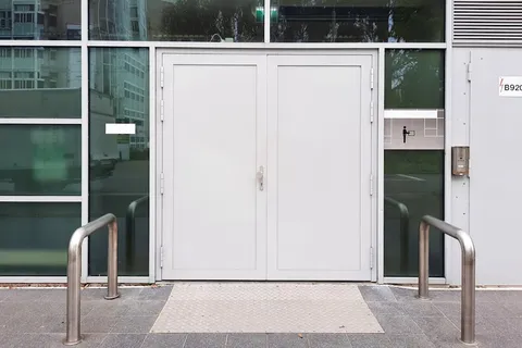 Aluminum doors/windows