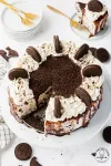 Creamy Oreo Crunch Cake