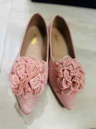 Ladies Floral Lace Pointed-Toe Flats