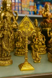 Om Symbol Vel Stand – Brass Gold Finish Spiritual Decor – Hindu Pooja Accessory for Home Temple