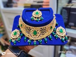 Gold-Plated Traditional Kundan Choker Necklace Set â Green Stones & Pearls