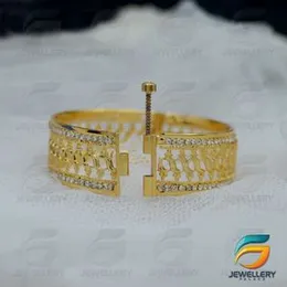 Gold Plated Guarantee Link Big Lock Traditional Design Bangle for Women With Stone Fashion Jewelry Gift.