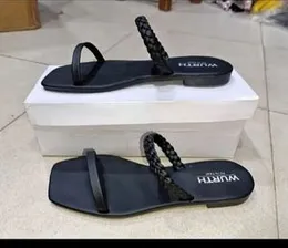 Ladies Flat Slippers Fashion Footwear Comfortable Home Slippers Soft Slip-On Design Ladies Flat Slippers