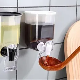 600ml Cooking Oil Container Transparent Plastic Oil Bottle Large Capacity Wall-mounted Oil Dispensers for Kitchen Seasoning