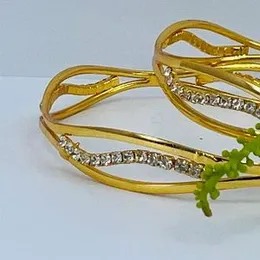 High Quality Fashion Gold Plated ESH Lover Wave Shape Bangles with Stones for Women & Girls