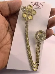 Beauty Gold Five-Petal Flower Saree Brooch with Stones – Latest Charm Design for Women