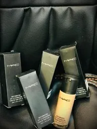M·A·C Matchmaster SPF 15 Liquid Foundation