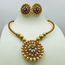 Gold color neklas Indian Bollywood White Crystal Kundan Pearl Beaded necklace with beautiful earing for women and girl.