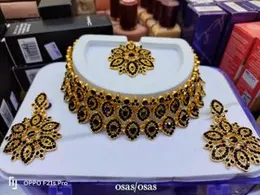 Gold-Plated Black Stone Necklace Set â Matching Earrings & Maang Tikka