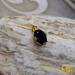 Cubic Zirconia Oval Color Stone Eye-Catching Rare Chain Pendant (Black, Blue, Red, White)