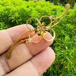 Gold Plated Stylish Dark Multi-Color Flower Theme Kandiyan Saree Brooch / Saree Pin for Women