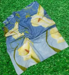 6Ã5 Soft and warm multicolor floral printed fleece blanket.