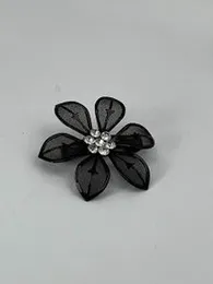 Black color FLOWER Fashion Elegant Personalized Enamel Shiny white Rhinestone Flower Bouquet Brooch Plant Flower Black Lapel Pin Jewelry For Women