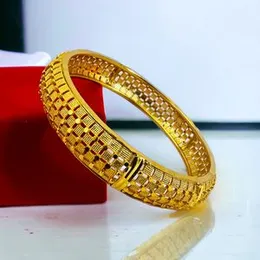 Gold plated rich look check Desing waistless one bangle for gold and women.