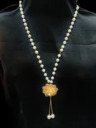 Flower Bead pandent Necklace Versatile Pearl Clavicle Chain