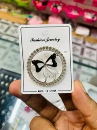 Black & White Enamel Bow Brooch with Rhinestones â Elegant Fashion Accessory