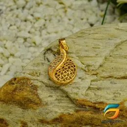 Gold Plated Casting Pendant Guarantee Fashion and Stylish Design for Women.