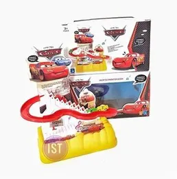 CARS LIGHTNING McQUEEN LIGHTED MUSICAL RACE TRACK.