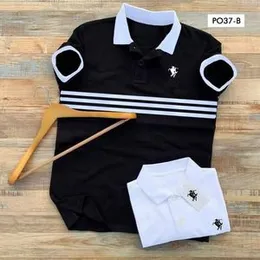 T SHIRT WITH COLLAR TYPE