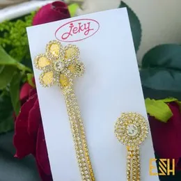 Trendy Female Five Magazine Flower Saree Brooch with Stones Gold Color Jewelry Brooch for Women – Luxury Dress & Coat Accessory