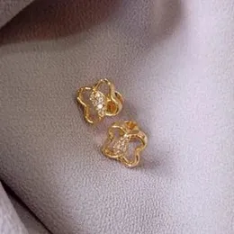 ðð¨ð¥ð ðð¥ðð­ðð ðð®ð­ð­ðð«ðð¥ð² ððð«ð«ð¢ð§ð ð¬.