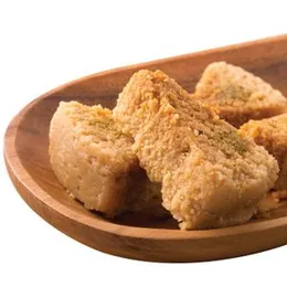 Delight Foods Alwar Kalakand (Milk Cake) 250g | Authentic & Fresh | Indian Sweets | Festive Gift Pack (Regular) FROM INDIA(SAM    alwaaa