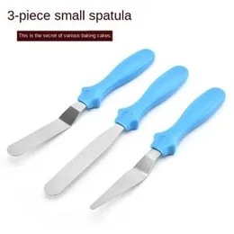 3 in 1 Set of Small Butter Scraper Smooth Knife Cake Stripper Knife Set Baking Tools and Bakery Accessories.