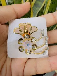 Gold Color Small Beautiful Stone Flower Design Brooch with White Stone for Women