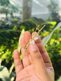 Gold Plated Stylish White Flower Design Kandiyan Saree Brooch / Saree Pin for Women