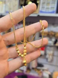 Simple gold necklace
