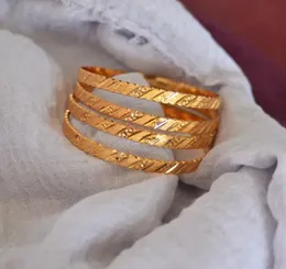 Bangles for Ladies â Elegant & Stylish Bangles for Every Occasion