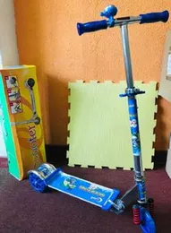 Scooter 1 front wheel With 2 rear wheels and Foot brake For Kids,