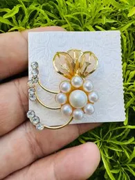 Gold Color Small Beautiful Pearl Flower Design Brooch for Women