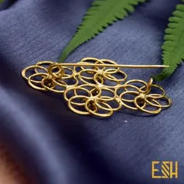 New Arrivals ESH Gold plated Fashion Stylish Round flower design saree Brooch / Saree Pin With Fixed White Stone For Women