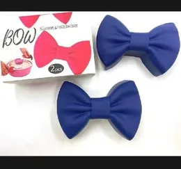 Bow Tie Silicone Heat Insulator Clip, Mini Oven Mitt, Finger Guard Pot Holder, Kitchen Cooking Gloves,Silicone