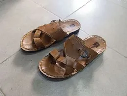 Men Pu slippers Tan