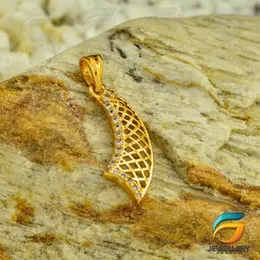 Góld Plated Billhook Pendant Guarantee Fashion and Stylish Design for Men.