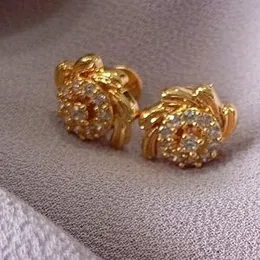 𝐆𝐨𝐥𝐝 𝐏𝐥𝐚𝐭𝐞𝐝 𝐅𝐥𝐨𝐰𝐞𝐫 𝐰𝐢𝐭𝐡 𝐒𝐭𝐨𝐧𝐞 𝐄𝐚𝐫𝐫𝐢𝐧𝐠.