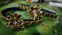 clip stone hue Handmade bangle (black)