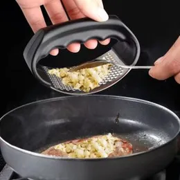 Stainless Steel Garlic Press Crusher Manual Garlic Mincer Chopping Garlic Tool Fruit Vegetable Tools Kitchen Accessories Gadget Chopper Press Garlic M