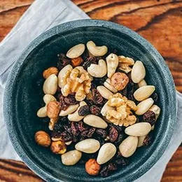 Seeberger Luxury Nut and Raisin Mix 150 g FROM DUBAI (SAM)