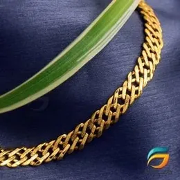 Gold plated Stylish Design Box linked Bracelet For Men or Women.