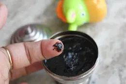 neotea Vengai Pottu Black Bindi For Babies, Liquid (4 Piece)