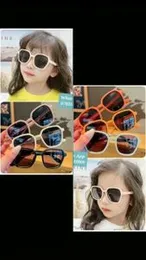 Kids Summer Sunglasses (P06983).