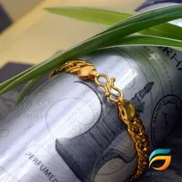 Gold plated Stylish Design Box linked Bracelet For Men or Women.