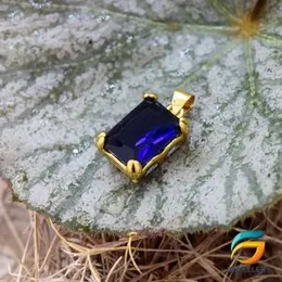 Góld Plated Pendant Stylish Stone Pendant Rich Look For Women and Girls.