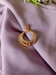 𝐆𝐨𝐥𝐝 𝐏𝐥𝐚𝐭𝐞𝐝 𝐃𝐨𝐮𝐛𝐥𝐞 𝐑𝐨𝐮𝐧𝐝 𝐏𝐞𝐧𝐝𝐚𝐧𝐭