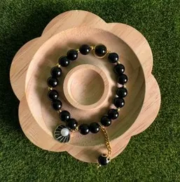 Black Daisy Charm Glass Bead Bracelet for Women, Women's Fashion Jewelry Gift, Perfect Gift Idea