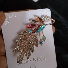 Elegant Multicolor Crystal Leaf Brooch - Sparkling Fashion Pin for Women