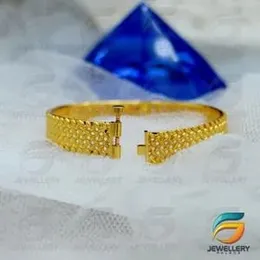 Gold Plated Guaranteed Link Lock Good Looking Bangle for Women Fashion Jewelry Gift.